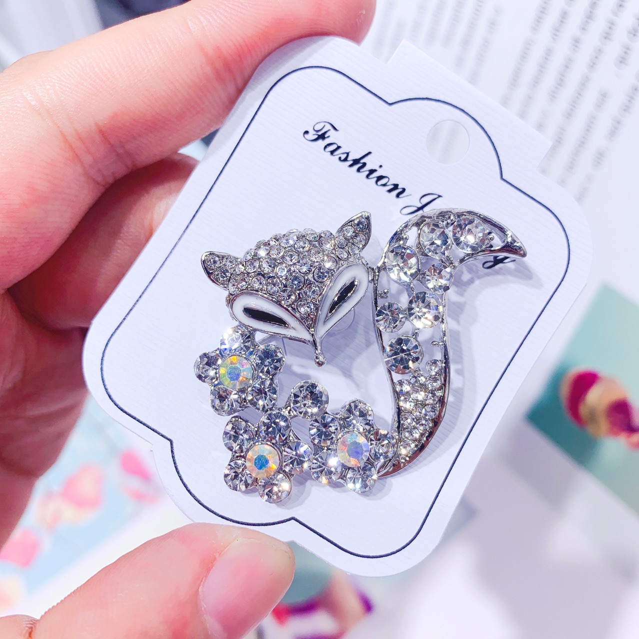 Ladies Brooch Women's Simple F - Women'S Fashion Essentials recensione e prezzo