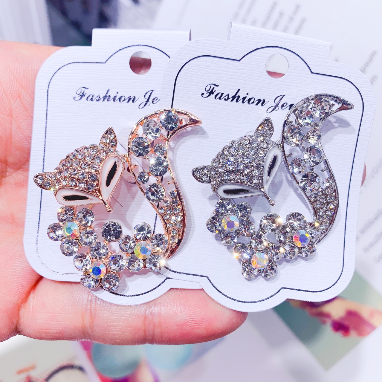 Ladies Brooch Women's Simple F - Women'S Fashion Essentials recensione e prezzo