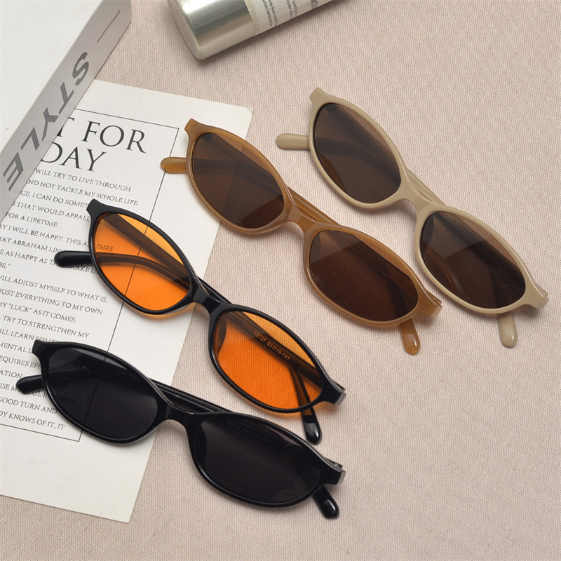 New Retro Oval Cat Eye Sunglas - Women'S Fashion In The 90S recensione e prezzo