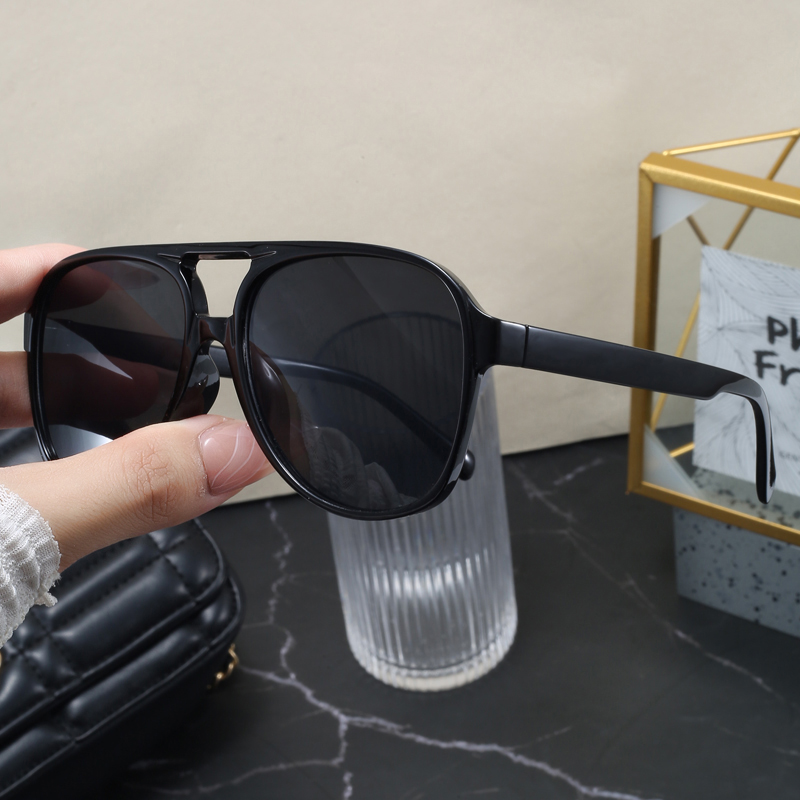 Unisex Fashion Sunglasses UV40 - Women'S Fashion In The 90S recensione e prezzo