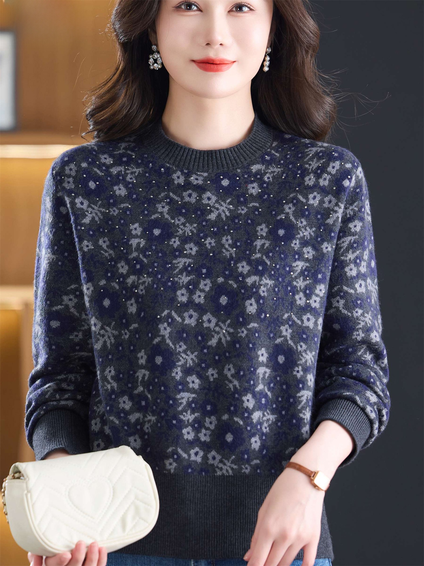 Fashionable round Neck Embroid - Women Fashion Over 60 recensione e prezzo