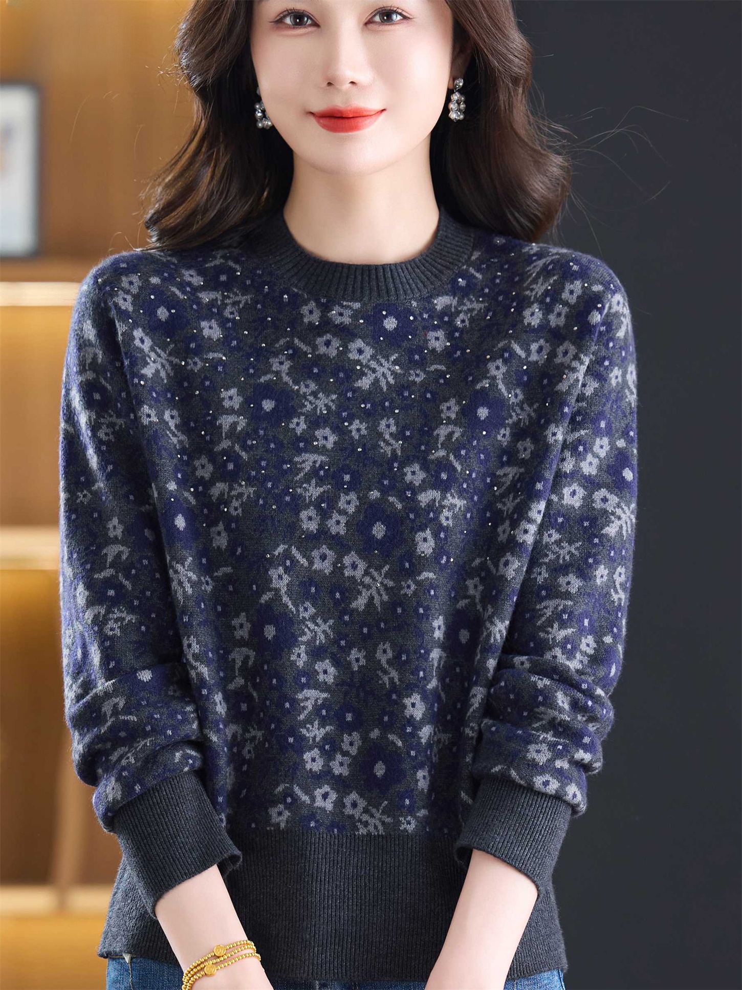 Fashionable round Neck Embroid - Women Fashion Over 60 recensione e prezzo